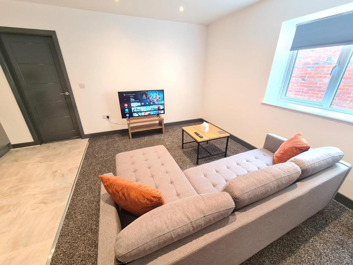 Homestay By Bic Oates 8 Dewsbury Eksteriør billede