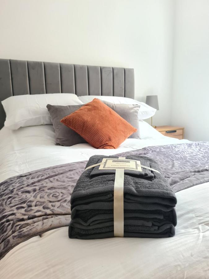 Homestay By Bic Oates 8 Dewsbury Eksteriør billede